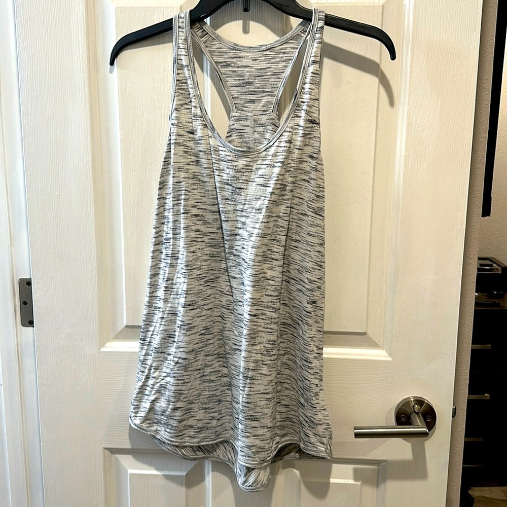 Lululemon essential tank size 8